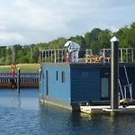 Hausboot Harmonie ספינת מלון