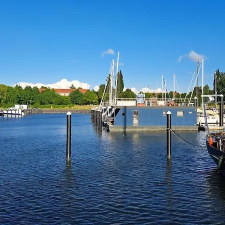 Hausboot Harmonie Botel *