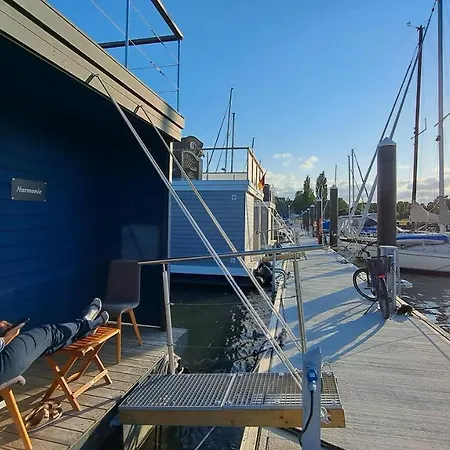 Ботель Hausboot Harmonie Штральзунд