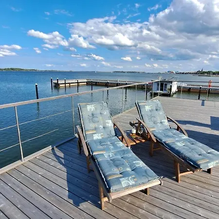 Ботель Hausboot Harmonie Штральзунд