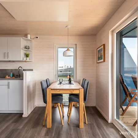 Hausboot Harmonie Ботель Штральзунд