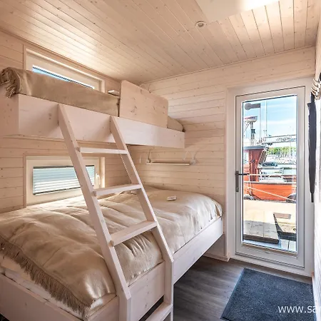 Hausboot Harmonie Ботель Штральзунд