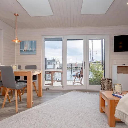 Hausboot Harmonie Hotel na wodzie *