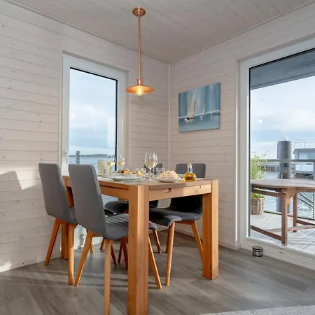 Hausboot Harmonie Штральзунд